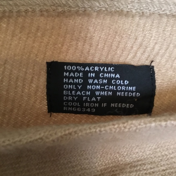 Poncho - Picture 3 of 3